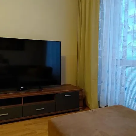 2 Izbovy Byt 60m2 V Centre Na Bakossovej, 24h Self Checkin Apartmán *