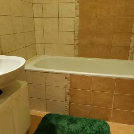 2 Izbovy Byt 60m2 V Centre Na Bakossovej, 24h Self Checkin Apartmán