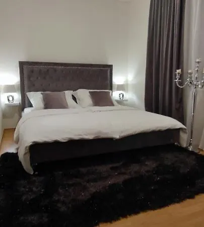 Apartmán 2 Izbovy Byt 60m2 V Centre Na Bakossovej, 24h Self Checkin Banská Bystrica